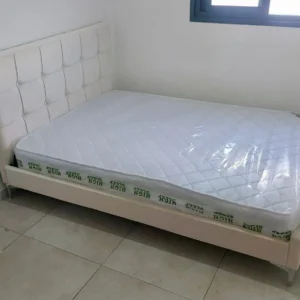 מיטה זוגית מיטה וחצי עם רגליים גבוהות ללא ארגז מצעים צבע שמנת - ונציה