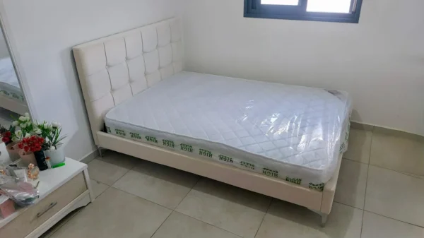 מיטה זוגית מיטה וחצי עם רגליים גבוהות ללא ארגז מצעים צבע שמנת - ונציה