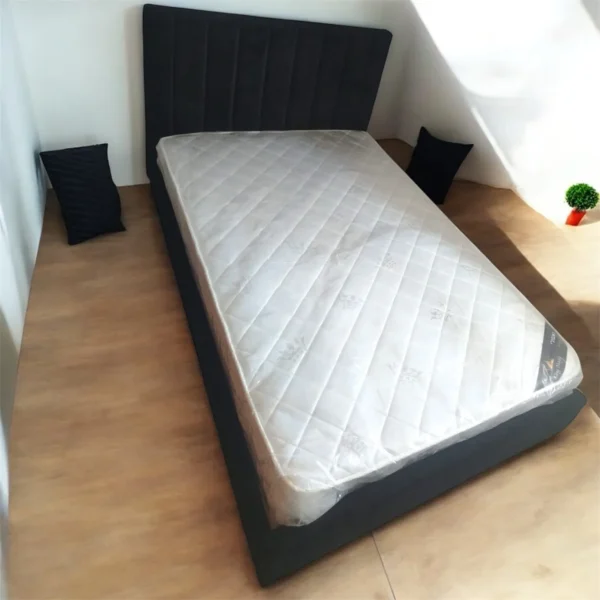 מיטה זוגית רגליים גבוהות צבע שחור מיטה וחצי