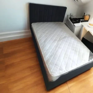 מיטה זוגית רגליים גבוהות צבע שחור מיטה וחצי