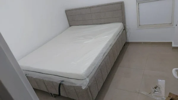 מיטה יהודית 160 200 כולל ארגז מצעים רגליים גבוהות צבע קפה