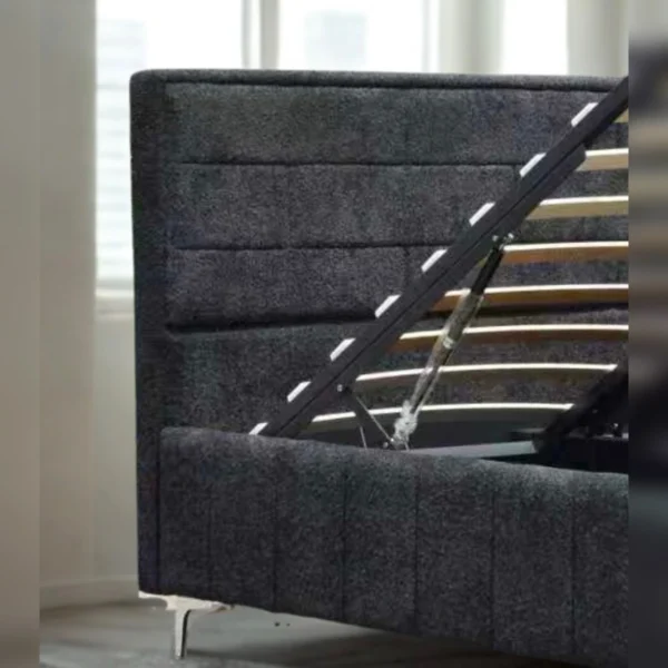 מיטה יהודית שחורה עם ארגז מצעים רגליים גבוהות